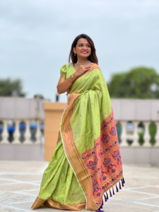 คอลเลคชั่นใหม่ ผ้าไหมซารีพิมพ์ลายนูน/ดิจิทัล ราคาประหยัด สำหรับผู้หญิง เสื้อผ้าชาติพันธุ์อินเดียและปากีสถาน ส่งออกจำนวนมาก - Product Image 2