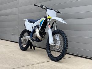Offre aux enchères 2025 – Motos de motocross originales TC 150 – Acompte - Product Image 2