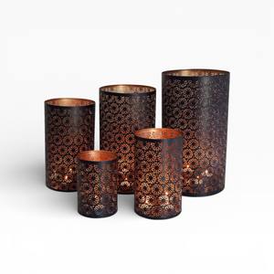 ชุดเชิงเทียนโลหะสีดำสำหรับตกแต่งบ้านพร้อมพวงมาลัยตัดลายดอกไม้หนาทึบ - Product Image 1