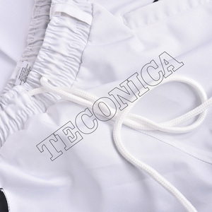Pantalon de neige imperméable à blocs de couleurs noir et blanc avec cordon de serrage à la taille poches cargo zippées et poignets élastiques - Product Image 3