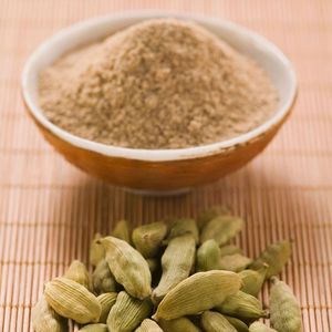 Extrait de graines de cardamome naturel de qualité alimentaire et poudre d'extrait de gingembre en bouteille biologique et non adultérée - Product Image 1