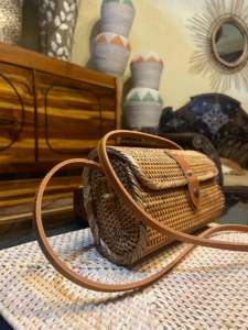 Bolso estilo cartera de ratán tejido a mano minimalista Lombok correa de cuero genuino artesanía tradicional Indonesia artesanías de mimbre - Product Image 2