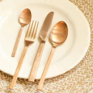 Meilleures ventes de couverts en métal doré et laiton avec poignées carrées pour la maison et le restaurant ensembles de couverts alimentaires - Product Image 1