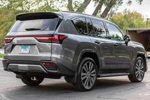 Lexus LX 600 2023 Usado, Motor V6 Twin-Turbo, Tracción en las Cuatro Ruedas, Paquete de Apariencia, Cámara Trasera sin Modificar, Emisión Euro III 8L - Product Image 5