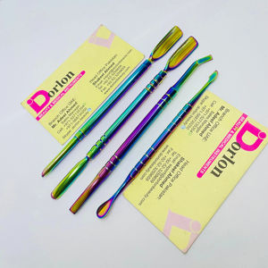 Empujador de uñas con revestimiento de arcoíris con logotipo privado, suministros de uñas de acero inoxidable de alta calidad sostenibles, herramientas, empujador de cutículas de manicura - Product Image 1