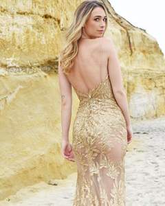 Vestido de Noche de Alta Calidad con Hombros Descubiertos, Diseño Único con Cuentas en un Hermoso Color para Bodas y Fiestas, Último Diseño - Product Image 2