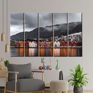 Toile imprimée : Art urbain norvégien, Maisons de Bergen, Ambiance scandinave, 5P : Prêt à accrocher - Product Image 1