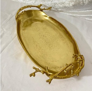 Plateau de service en fonte d'aluminium inspiré de la forme de la feuille avec une esthétique antique et des détails fins adaptés aux cadeaux ou aux souvenirs - Product Image 4