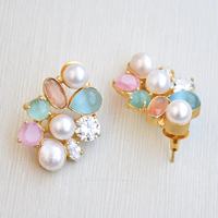 Anting-anting tusuk klasik premium berbahan kuningan, berlapis emas 14K, dengan mutiara baroque, kristal, bentuk bunga, buatan tangan, finishing satin, trendi