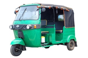 TVS KING DELUXE PLUS Tricycle motorisé fermé pour passagers, Rickshaw Tuk Tuk 151-200cc 36V 200-250W Puissance 3 passagers - Product Image 5