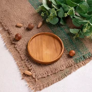 Sous-verre en bois élégant en noyer 10 cm Sous-verres en pierre en bois faits à la main ronds par l'artisanat en croissant - Product Image 2