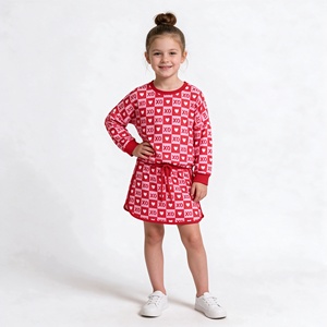 Ensemble 2 pièces pour petites filles, sweat-shirt à manches longues en polyester extensible et doux, jupe trapèze rouge avec imprimé cœur XO, automne - Product Image 1