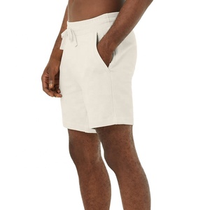 Pantalones cortos de gimnasio con cintura elástica y cordón y bolsillos traseros de LICRA de algodón con logotipo personalizado de la marca de fábrica - Product Image 3