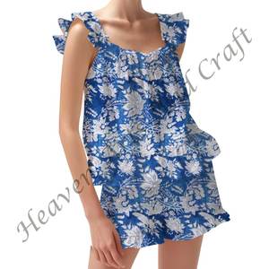 Conjunto de pijama con estampado floral para mujer, pantalones cortos informales ajustados con tiras y volantes, Conjunto de pijama con mangas - Product Image 1