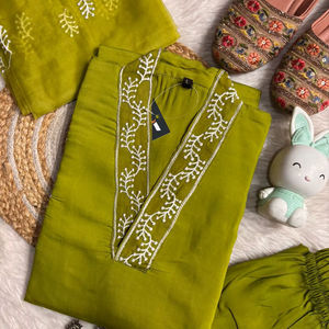 Conjunto de Kurta, Pantalón y Dupatta de Verano para Mujer, Estilo Étnico, en Muselina de Seda y Viscosa, Bordado, Elegante, para Diwali - Product Image 1