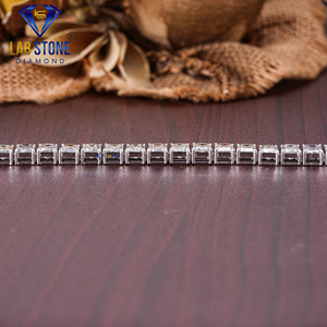 Bracelet de tennis en diamant taille émeraude certifié IGI 30.41 TDW 18K finition rhodiée en or blanc Style classique pour les fêtes de mariage - Product Image 3