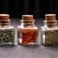 Vente en gros de safran rouge naturel séché allongé et brut |   Herbe fonctionnelle |   Qualité Gourmet |   Expédition sécurisée |   Personnalisé Premium