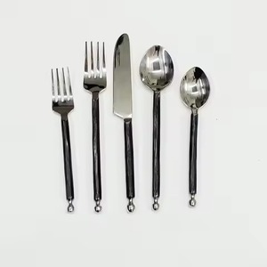 Ensemble de couverts élégant plaqué or avec poignée noire couverts à miroir Ustensiles de salle à manger élégants pour les mariages Utilisation de la cuisine de table - Product Image 4