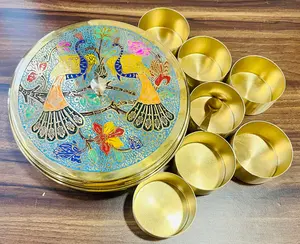 Boîte à épices Masala Dabba en laiton peint à la main en métal circulaire avec bleus verts et oranges brillants - Product Image 1