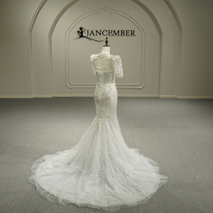 Robe de mariée sirène moderne à manches courtes, ornée de paillettes et de perles, avec traîne chapelle, dentelle florale et cristaux, modèle GT26052 - Product Image 3