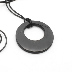 Colgante de Shungita Doble Círculo 2 pulgadas (50 mm) - Product Image 2