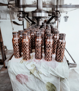 ขวดน้ำทองแดงสีดำโบราณ Aqua Aura - Product Image 5