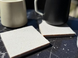 Sous-verres en marbre crème perlé sablé, ensemble de sous-verres en pierre naturelle - Product Image 4