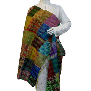 Écharpe en soie Kantha réversible de luxe, faite à la main, en coton de haute qualité, tendance été, best-seller Roopantaran - Product Image 5