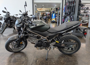 MEJOR OFERTA 2025 Suzuki Gladius ABS 650cc Motor de 4 Tiempos, 90 V-twin DOHC, 4 Válvulas por Cilindro - Product Image 3