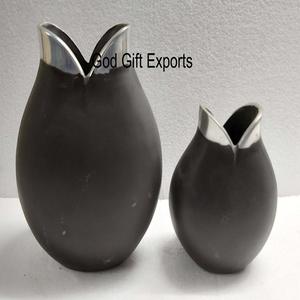 UrbanBloom, decoración contemporánea para el hogar, jarrón de Metal, diseño rústico moderno y elegante con exhibiciones florales hechas a mano de aluminio y hierro - Product Image 1