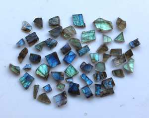 Pierre précieuse Labradorite multicolore Pierre de sculpture de créateur Cristal fait main en mélange de formes et de tailles pour la fabrication de bijoux à prix de gros - Product Image 5