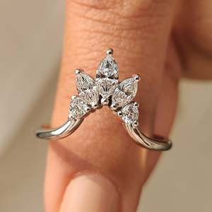 Anillo de Boda Curvo en Forma de U con Diamantes Marquise y Redondos, Elegantes Anillos de Diamantes para Bodas - Product Image 1