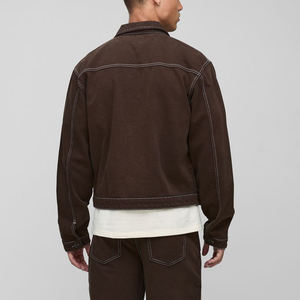 Veste en jean homme personnalisée OEM/ODM, légère, couleur brun foncé, avec surpiqûres contrastées, style streetwear, coupe classique. - Product Image 2