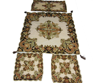 Camino de mesa de seda bordado Multicolor hecho a mano, decoración festiva elegante para sala de estar y comedor, perfecto para Navidad - Product Image 1