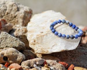 สร้อยข้อมือลูกปัดหินธรรมชาติสีฟ้าโซดาไลต์ปรับความมีเสน่ห์ได้สไตล์คลาสสิกสำหรับการรักษาวันครบรอบแต่งงานหรือของขวัญปาร์ตี้ - Product Image 3