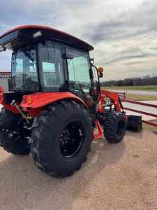 รถแทรกเตอร์แบดบอย 5055 พร้อมที่ตัก ขาย ปี 2025 รถแทรกเตอร์แบดบอย 5055CS รถแทรกเตอร์แบดบอย 3026 70 แรงม้า ขับเคลื่อน 4 ล้อ รถแทรกเตอร์อเนกประสงค์ขนาดกะทัดรัดสำหรับงานเกษตร - Product Image 4