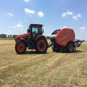 Kubota M8 211เป็นตัวเลือกที่สมบูรณ์แบบสำหรับผู้ที่กำลังมองหาพลังคุณภาพและประสิทธิภาพในรถแทรกเตอร์ที่เชื่อถือได้หนึ่งคัน - Product Image 3