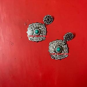 Boucles d'oreilles en métal de haute qualité élégantes de Noël de mariage à la mode avec de belles boucles d'oreilles de bijoux pour femmes en pierre - Product Image 5