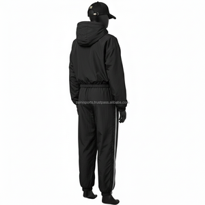 Conjunto Cortavientos de Nailon de 130 g/m² para Mujer, Color Negro con Paneles Laterales con Rayas y Logotipo Bordado en Chenilla Personalizado, Talla Grande - Product Image 5