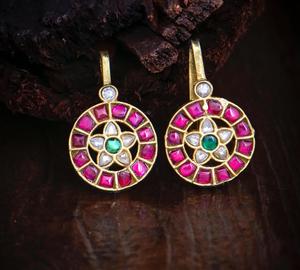 Pendientes de pulido de Oro con estilo de excelente calidad étnica con piedras de uso tradicional Look for Party Wedding Wear Collection para mujeres - Product Image 2