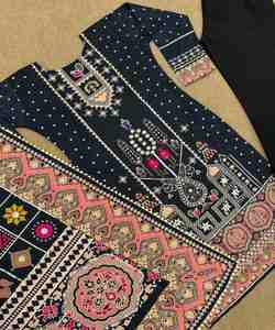 ชุด anarkali กำมะหยี่ขนยาวสวมใส่ได้ทุกวันมี Gota patti ทำงานและ dupatta ชายแดนสำหรับการเย็บปักถักร้อยที่หรูหราและมีจีบ - Product Image 4