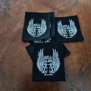 Etiquetas tejidas personalizadas para ropa Etiquetas de marca de alta calidad, etiquetas de ropa de tela, opciones de costura o planchado - Product Image 5