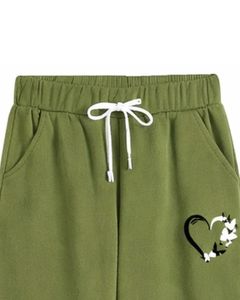 Conjunto Deportivo Informal de Dos Piezas para Mujer, Sudadera con Capucha Verde Oliva y Pantalones Deportivos con Estampado de Corazón y Mariposa, Felpa de Algodón, Traje Deportivo, Venta al Por Mayor OEM - Product Image 6