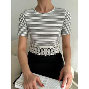 Falda a Rayas Negra con Ribete de Encaje para Mujer, Marca Topshow, Blusa al por Mayor - Product Image 4