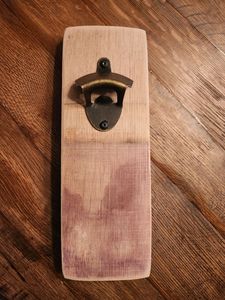 Ouvre-bouteille élégant en fonte robuste avec un aspect rustique antique parfait pour les cuisines en plein air, les salles de banquet et les bars - Product Image 5