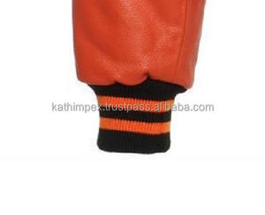 Chaqueta universitaria unisex disponible, chaqueta universitaria personalizada en negro y naranja, cuerpo de lana, Mangas de cuero, botón a presión, primavera de lona - Product Image 5