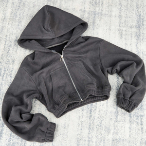 เสื้อครอปสองชิ้นสำหรับผู้หญิงกางเกงวอร์มใส่วิ่งพร้อมฮู้ดดี้แบบแพทช์ตกแต่งแบบถักกางเกงขาสั้นผ้าโพลีเอสเตอร์ - Product Image 2