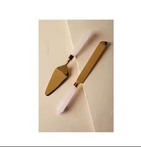 Nouveau design de serveur de gâteau en acier inoxydable de qualité standard Design unique couteau à gâteau de fête d'anniversaire ensemble de service meilleure vente - Product Image 4