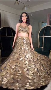 Derniers modèles de Lehenga Choli en tissu léger et doux de style indien traditionnel avec dupatta pour les mariages et les occasions spéciales - Product Image 6