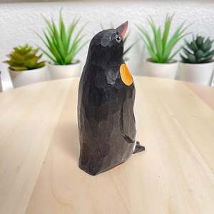Scultura in Legno Fatta a Mano YEEYAYA, Statuetta di Pinguino Intagliata, Regalo di Natale, Giocattolo Natalizio - Product Image 3